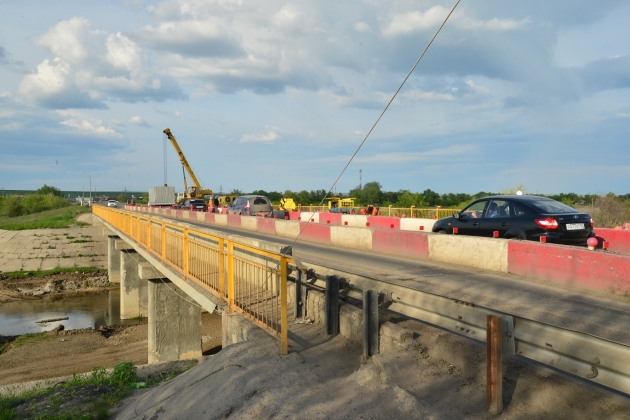 Под Саратовом ремонта моста вызвал огромные автомобильные пробки