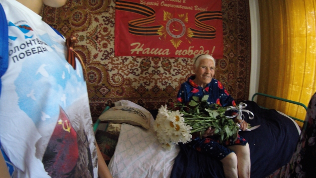 Крым: волонтёры привели в порядок братскую могилу в Малореченском