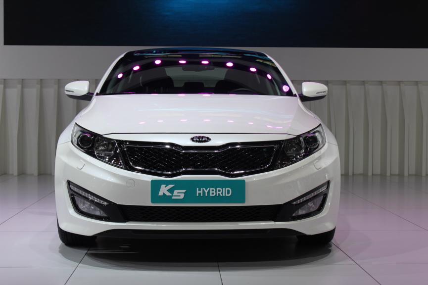 Китайский гибрид цена. Kia k5 Hybrid. Kia k5 Hybrid 2011. Kia k5 Hybrid 2022. Kia k5 гибрид в Малайзии.