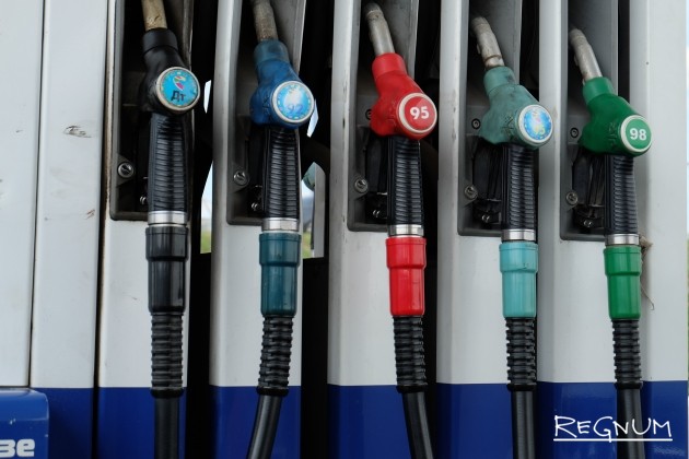 Эксперты предупредили об убытках независимых АЗС из-за цен на бензин