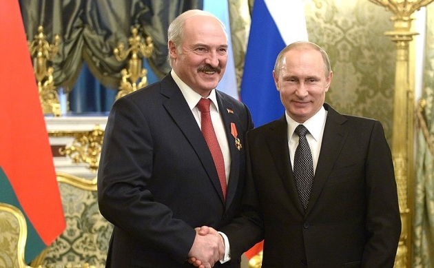 Владимир Путин поздравил белорусского президента с Днем независимости
