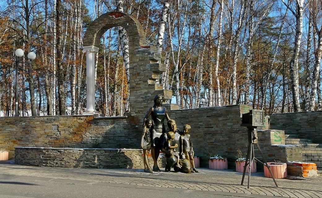 Памятник Семье Фото