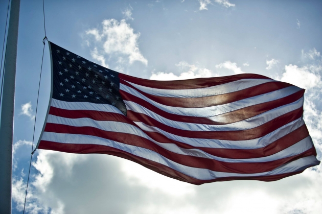 Флаги США останутся приспущенными из-за теракта в Ницце