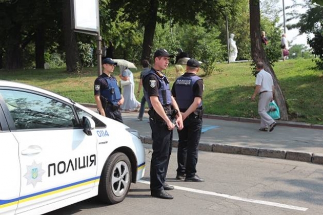 Изъятые ножи, газовый баллончик и плакаты: полиция о Крестном ходе в Киеве