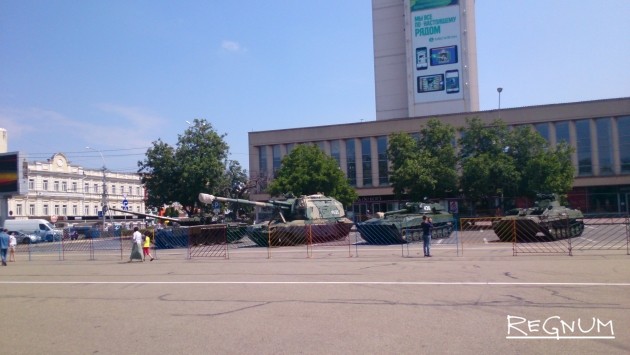 В Ставрополе военную технику 49-й армии выставили на площади к параду