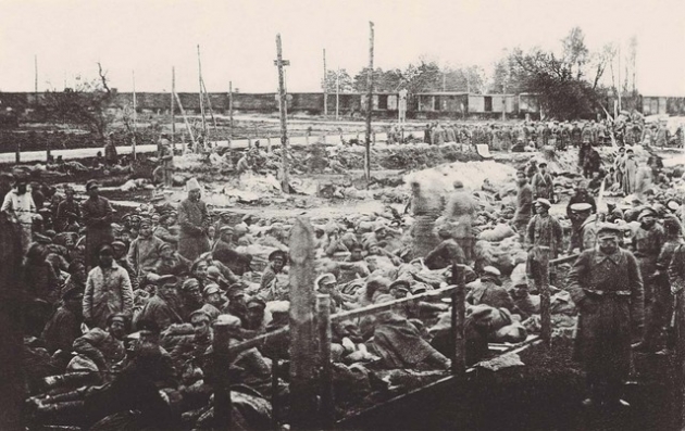 Пленные красноармейцы в польском лагере