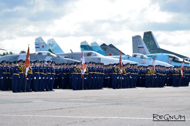 Петербуржцам показали авиатехнику, защищающую небо страны
