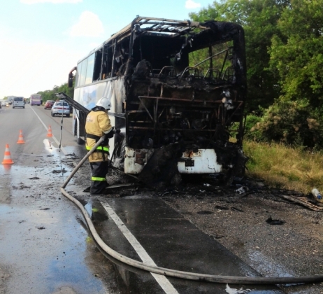 В Крыму на трассе сгорел пассажирский автобус Сочи — Севастополь