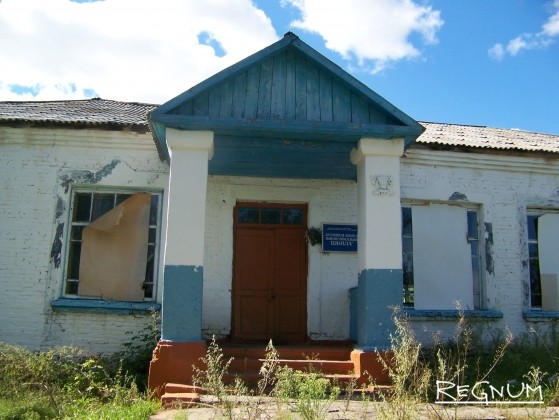 Школа в алтайском селе Батурово, закрытая год назад