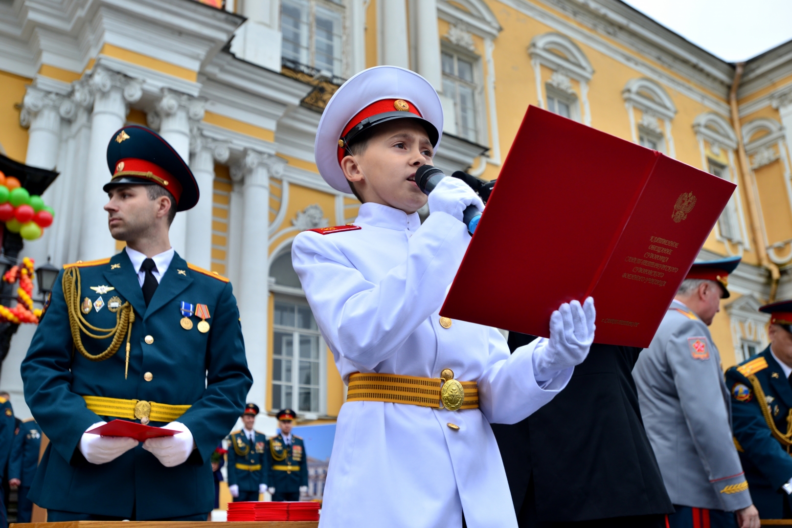 Торжественно. Суворовское училище в Петербурге. Погоны СПБ СВУ. Парадная форма Московского Суворовского военного училища. Алые погоны СВУ.