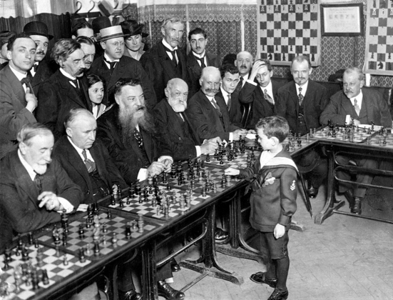 Глава Ингушетии поручил внедрить в школах шахматное образование