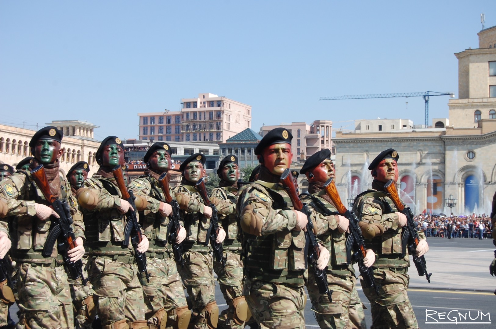 Парад в армении. Армянская Военная форма. Армянская армия парад. Парад в Ереване.