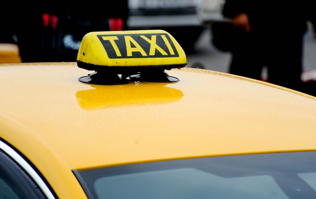 Власти Москвы выступят посредником в конфликте таксистов с «Яндексом»