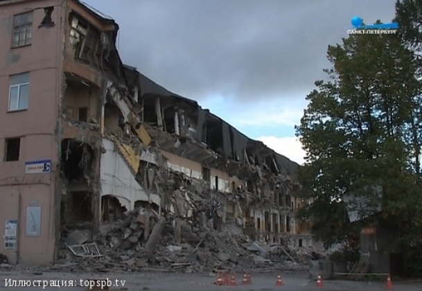 В Петербурге разобрали опасные конструкции рухнувшего здания-памятника