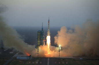 Запуск космического пилотируемого корабля «Шэньчжоу-11»