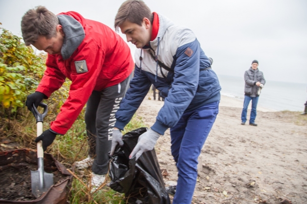 В Калининграде стартовал проект по уборке 150 км побережья Балтики