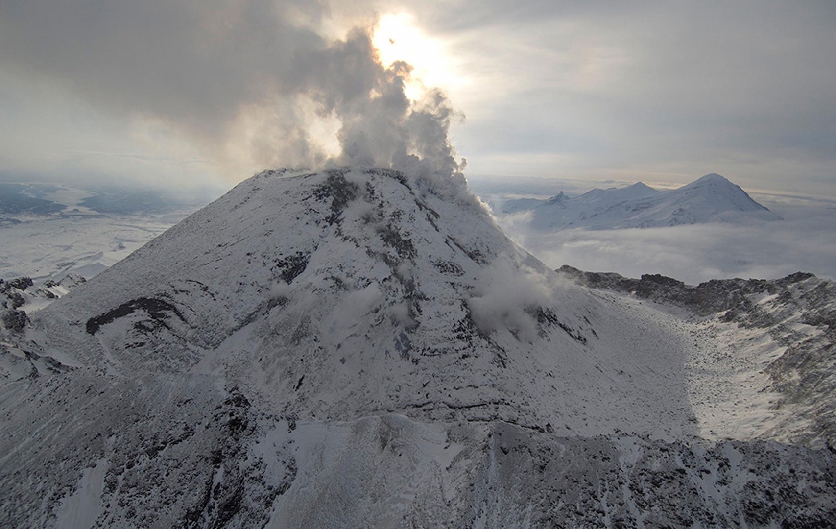 Вулкан Безымянный на Камчатке, в фумарольных газах которого 
содержался фреон-11, долетевший до Глазго
