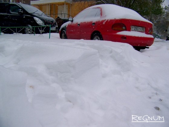 Барнаул засыпало снегом и завьюжило метелями: фоторепортаж
