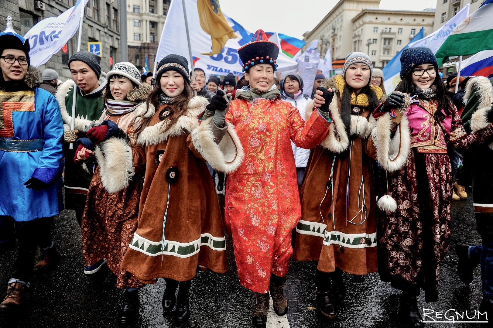 Народа видео народ. Единение народов России. Народы России. Разные народности России. День народного единства народы России.