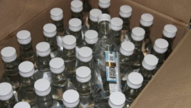 Фуру с 24 тыс. бутылок сомнительной водки задержали в Калмыкии
