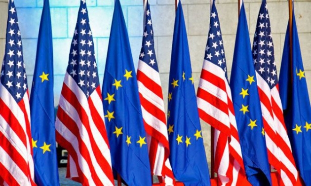 Флаги США и ЕС