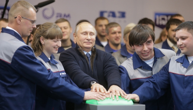 Владимир Путин открыл в Ярославле производство газовых двигателей