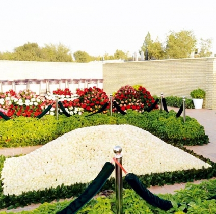 Главы МИДа Китая возложил цветы на могилу Ислама Каримова