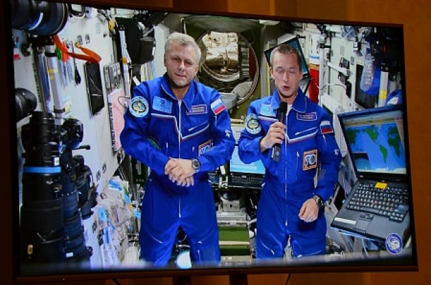 Участников международного форума в Оренбурге приветствовали космонавты МКС