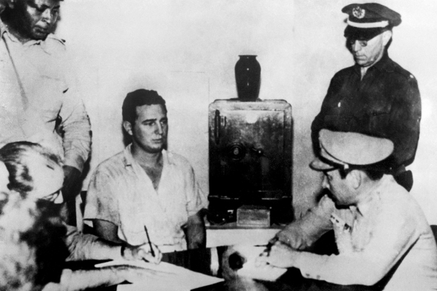 Фидель Кастро на допросе после штурма казарм Монкада. 1953