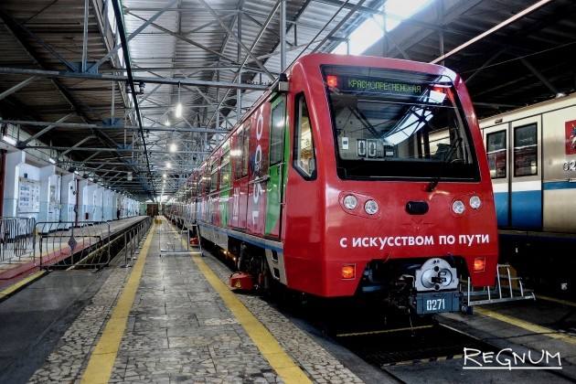 В Московском метро запустили поезд с русской живописью