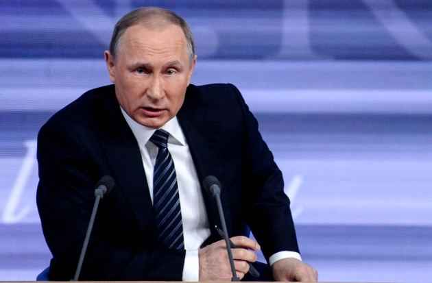 Путин призвал не подвергать эрозии Конституцию РФ