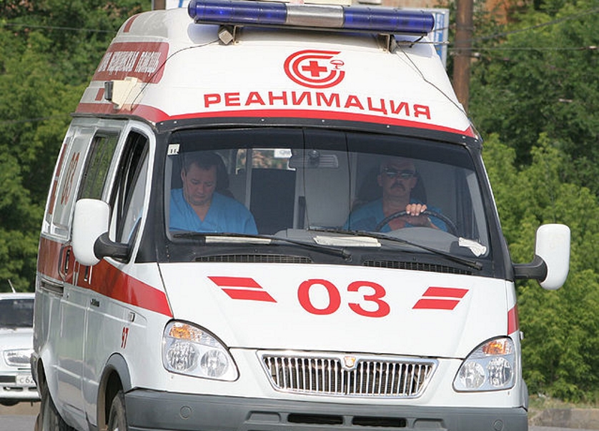 В Красноярском крае рабочие отравились парами газа на предприятии, один человек погиб