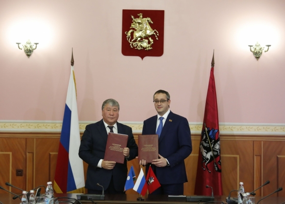 Парламенты Якутии и Москвы вновь подписали соглашение о сотрудничестве