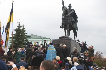 Памятник ивану грозному в орле фото