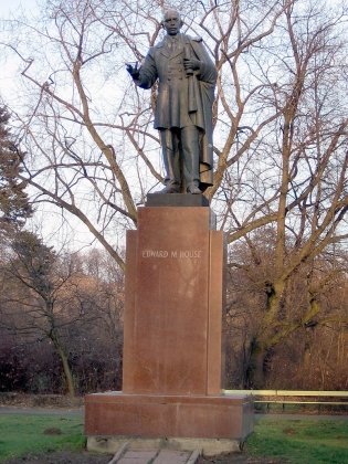 Памятник Эдварду Хаузу в Варшаве 