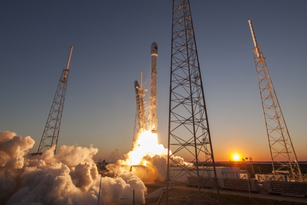 Ракета-носитель Falcon 9 стартовала с базы ВВС в Калифорнии