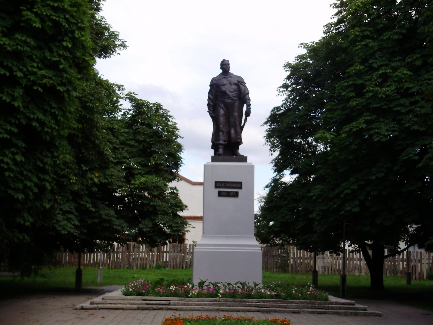 Памятник богдану хмельницкому ульяновск