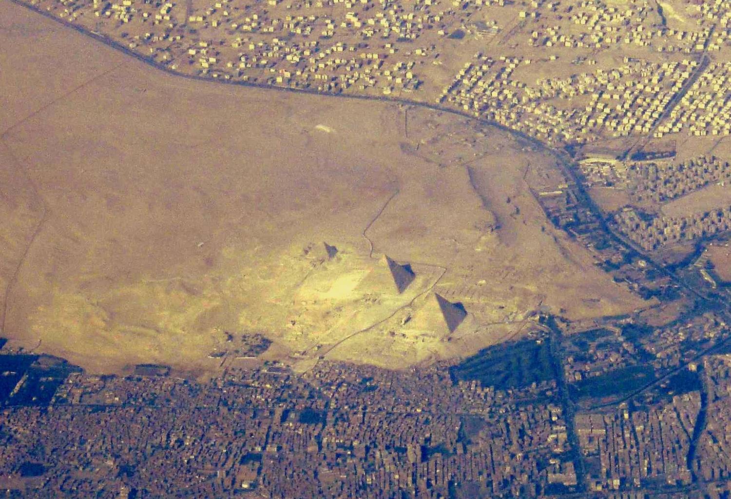 египетские пирамиды фото из космоса