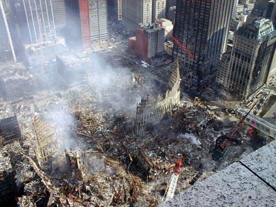 Всё, что осталось от зданий ВТЦ после 11 сентября 2001 года. 