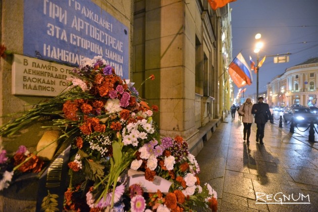 Акция памяти блокады Ленинграда прошла у здания петербургской Капеллы