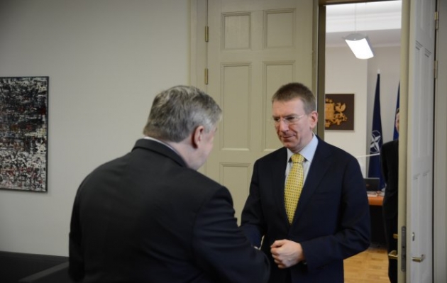 Глава МИДа Латвии провел первую встречу с новым послом России