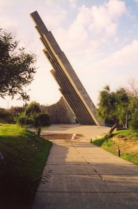 Монумент операции «Аттила» — турецкому вторжению на Кипр в 1974 