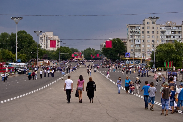 Площадь Суворова после парада в честь 21 годовщины образования ПМР 