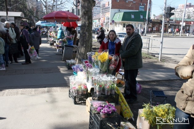 100 роз за 3000 рублей: в Краснодаре ажиотаж накануне 8 марта