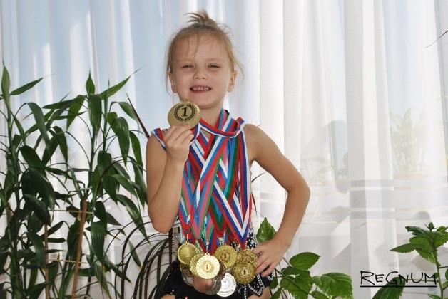 В копилке юной спортсменки более 20 медалей и кубков 