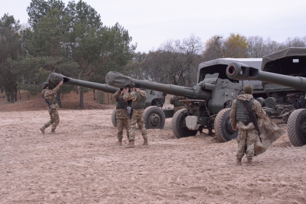Басурин: ВСУ стягивают тяжелую артиллерию к линии фронта в Донбассе