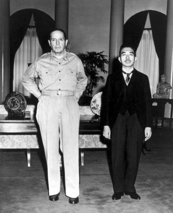 Император Хирохито и генерал Макартур. 17 сентября 1945