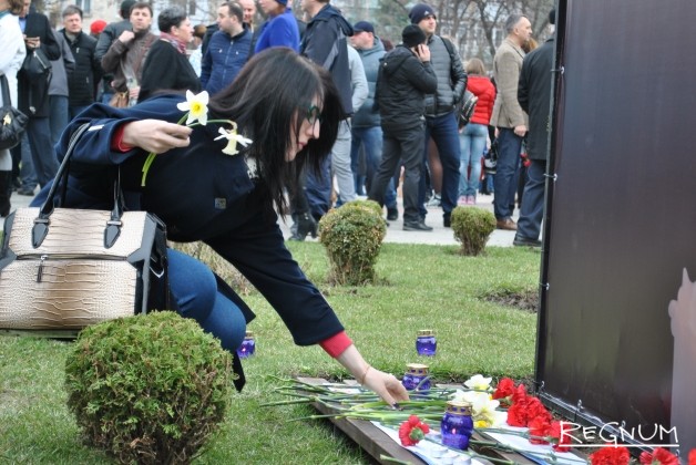 Жители Ставрополя 8 апреля 2017 года вспоминали жертв двух терактов в Ставрополе в 2010 году и Санкт-Петербурге в 2017 году 