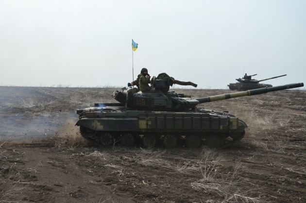 Порошенко в зоне АТО: танковые подразделения приведены в боеготовность