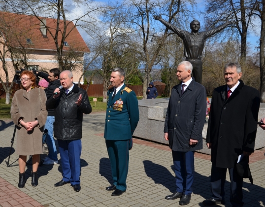 В Калуге возложили цветы к могиле Циолковского и к памятнику Гагарину